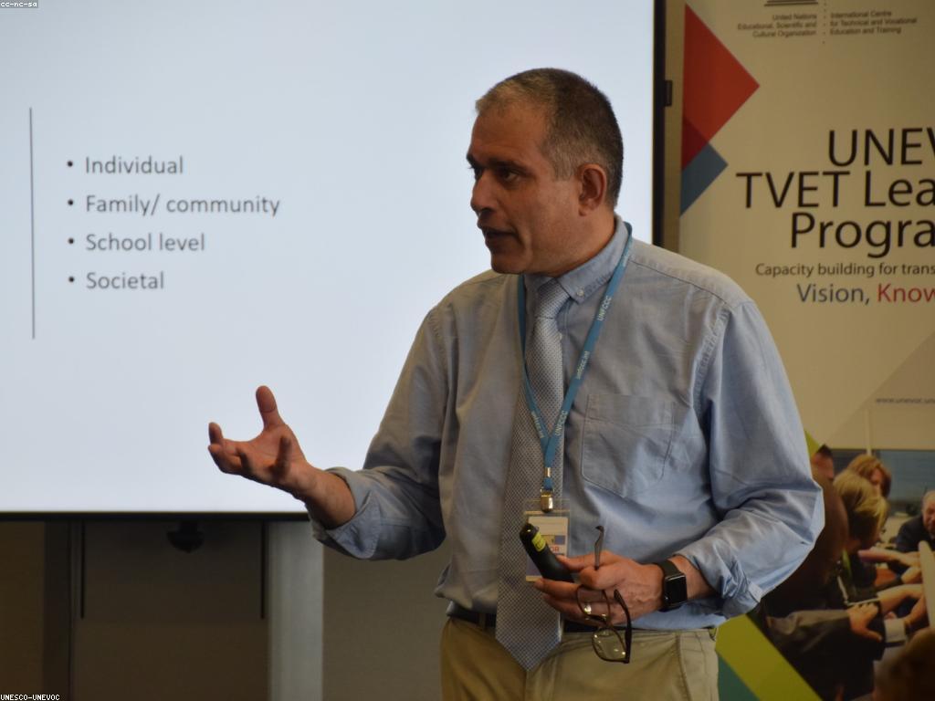 សារៈសំខាន់នៃចំណេះដឹងពិសេសក្នុងការប្រើប្រាស់ប្រព័ន្ធបច្ចេកវិទ្យា